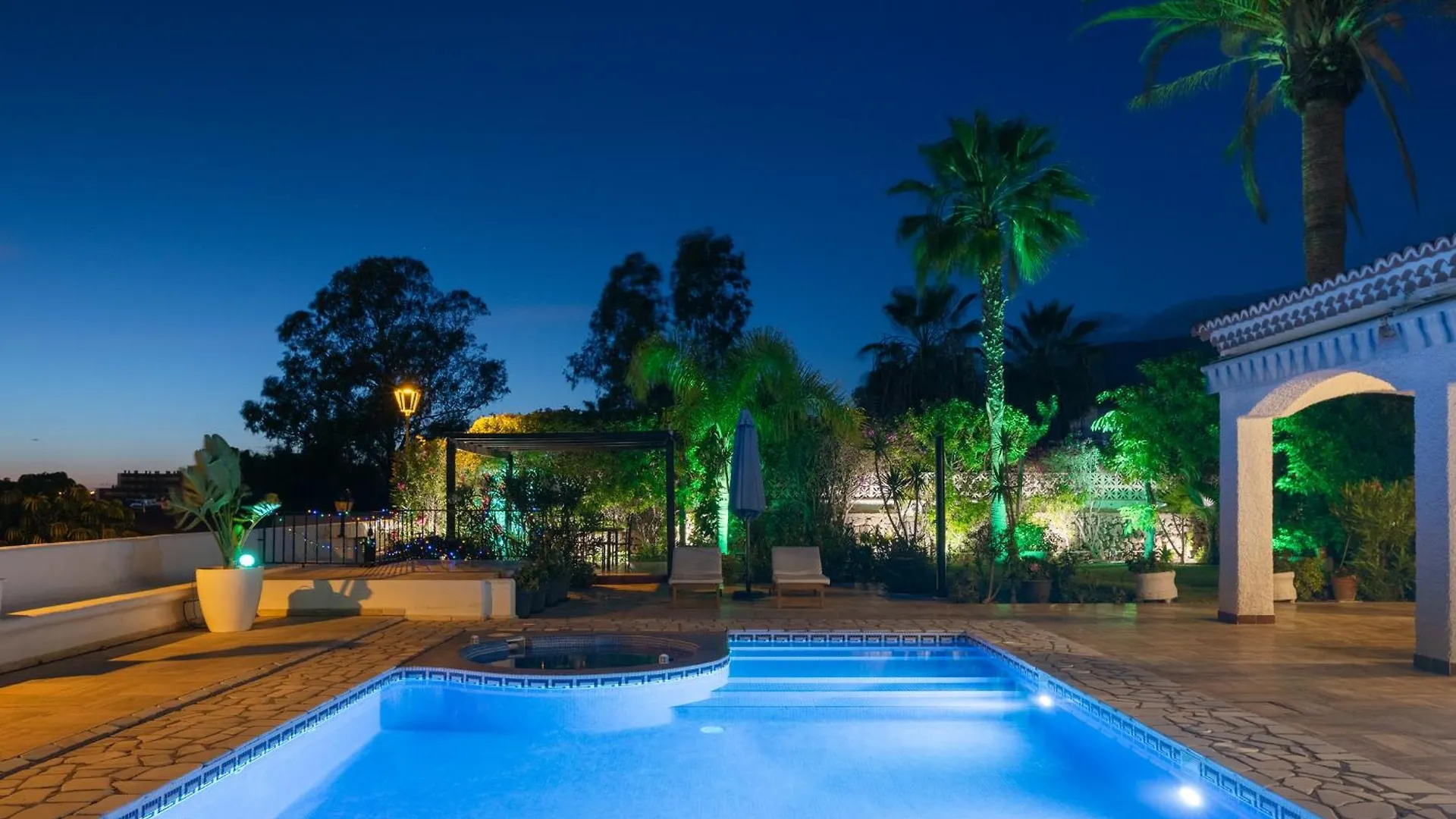 אדחה Karat Villa La Armonia